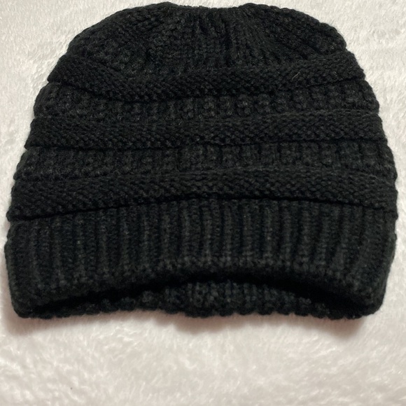 NWT Black Ponytail Beanie - Picture 5 of 5